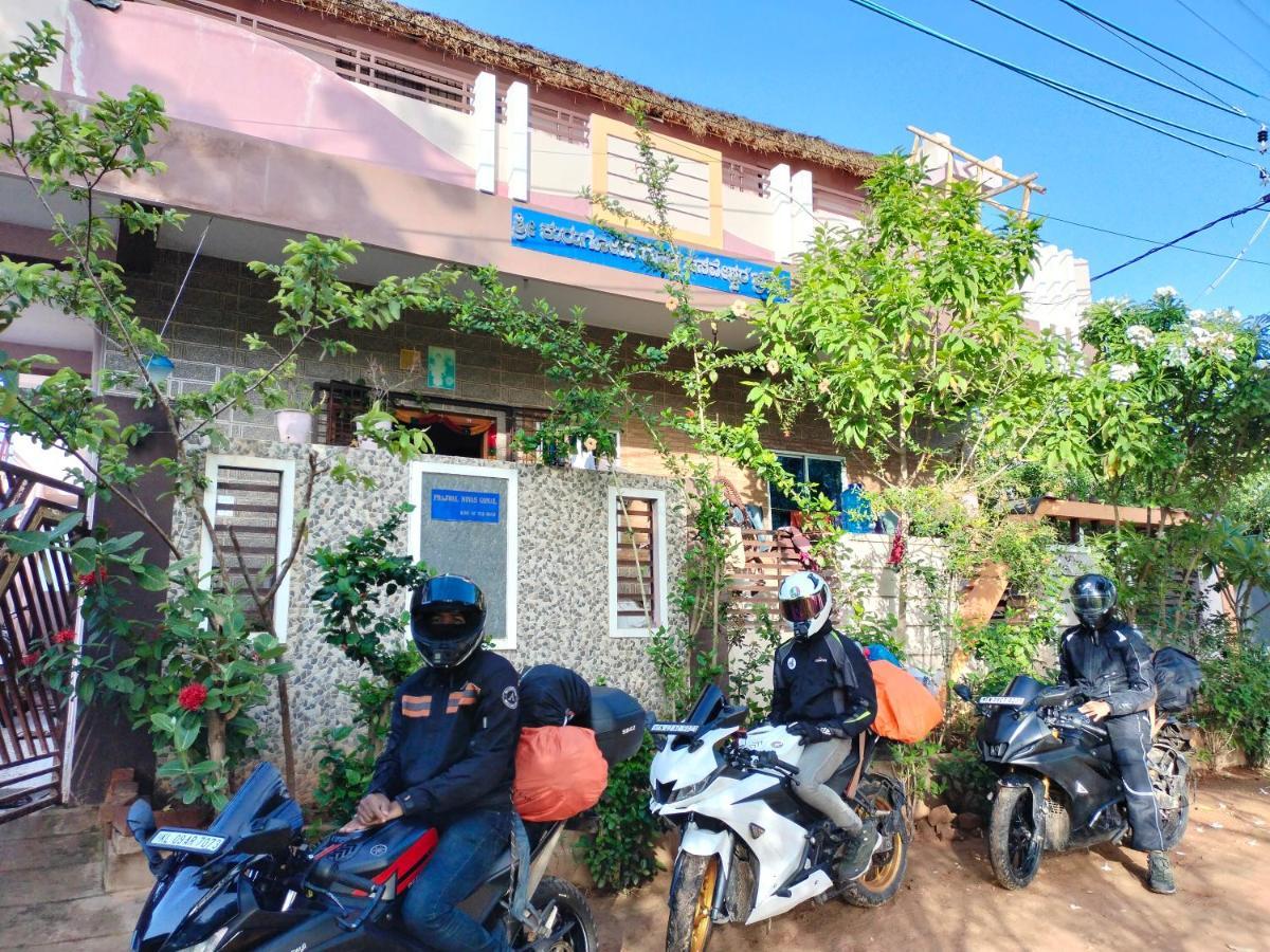 Prajwal Home Stay Hampi Exterior foto